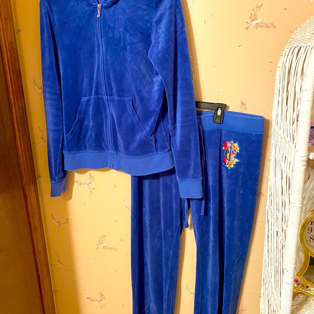 SUPER SUPER CUTE JUICY COUTURE TRACKSUIT